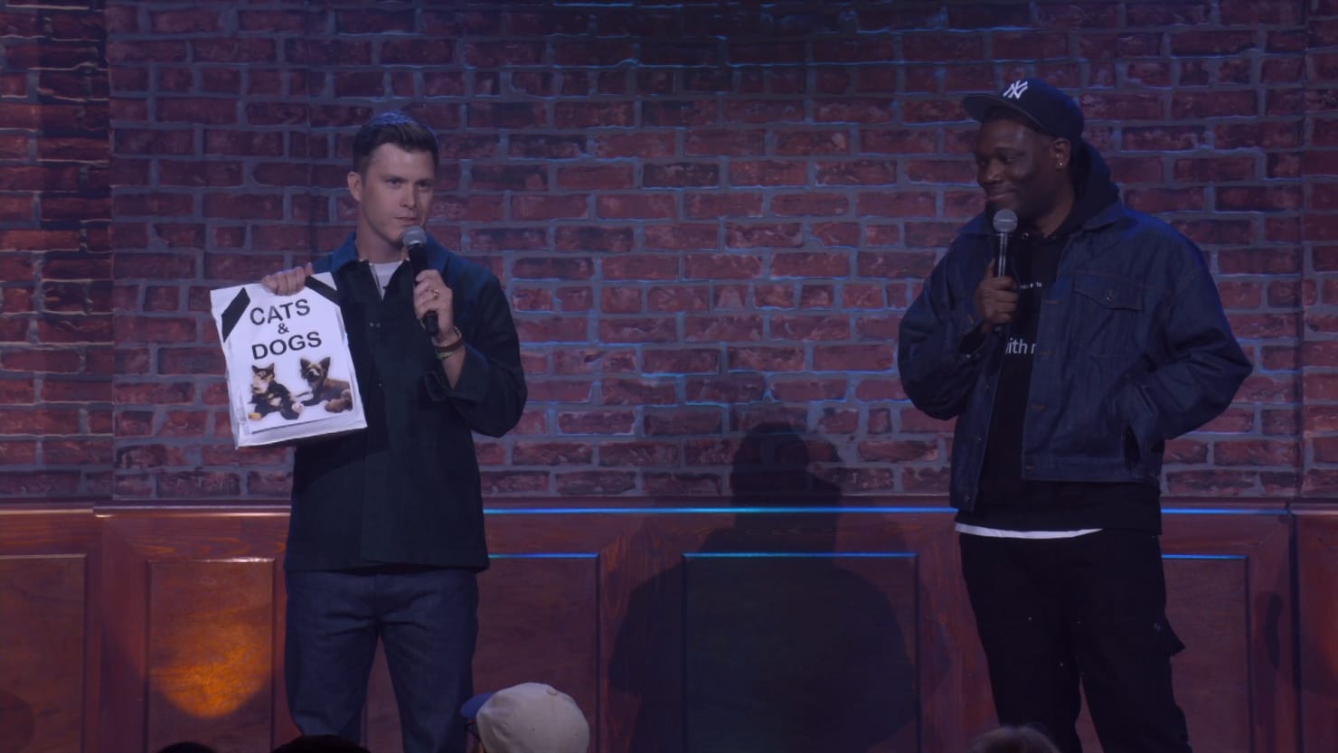 Colin Jost critica a "Mi amigo" Trump en un especial en vivo con Michael Che