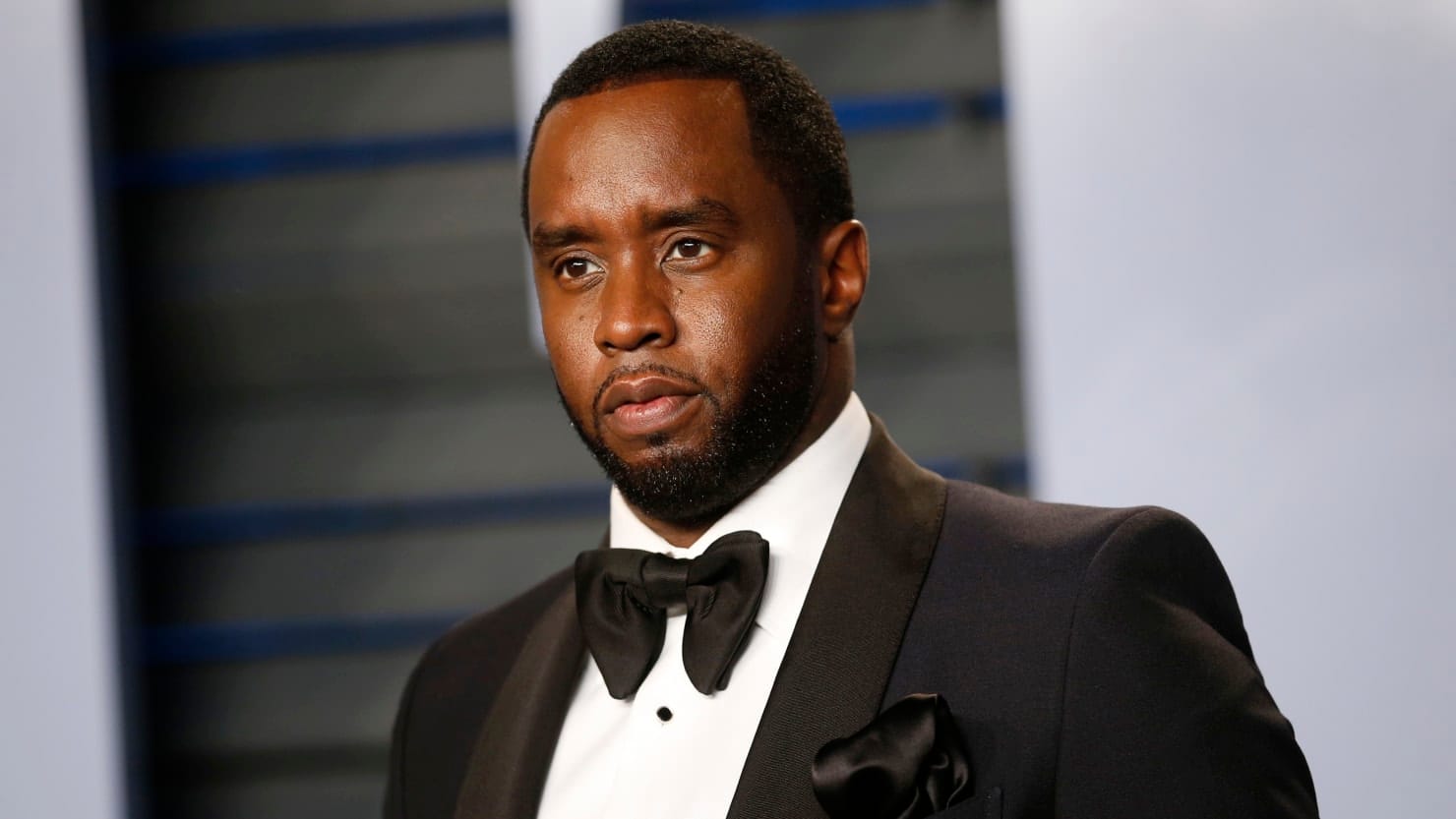 El abogado del acusador de Diddy afirma que se ve a una persona de 'alto perfil' en una cinta con clasificación X en la casa del rapero