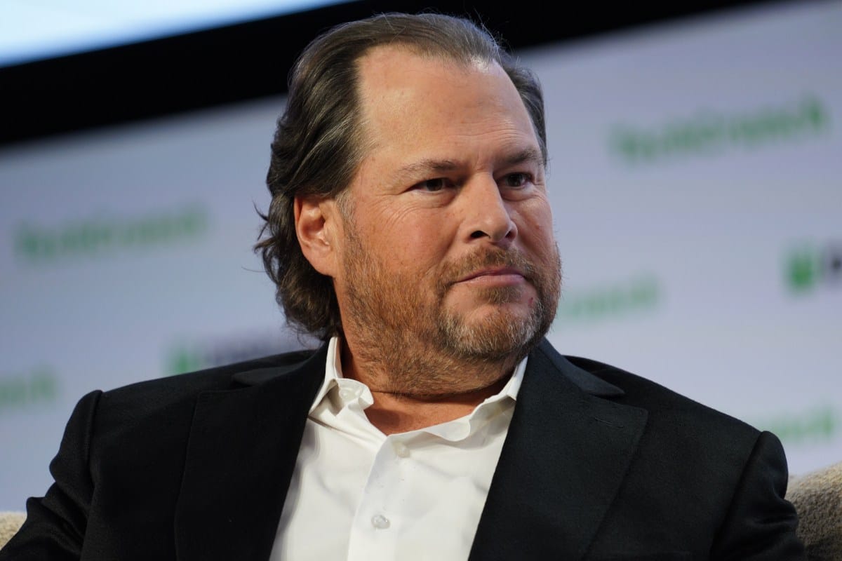 Marc Benioff advierte que la IA, aunque útil, está sobrevalorada y culpa en parte a Microsoft